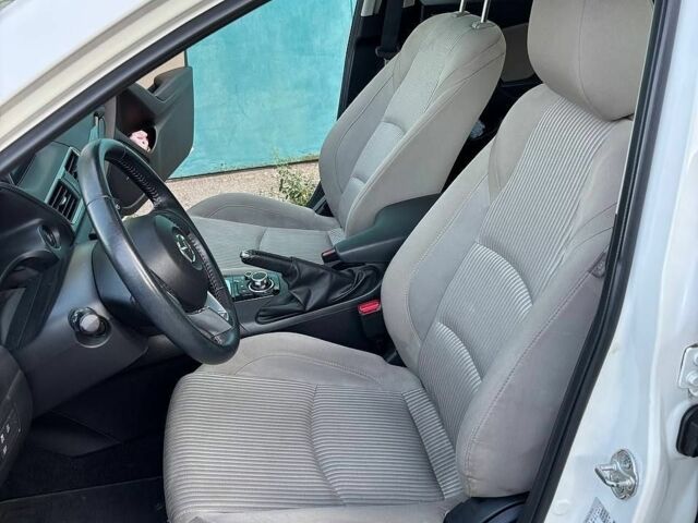 Білий Мазда 3, об'ємом двигуна 2 л та пробігом 76 тис. км за 12000 $, фото 23 на Automoto.ua