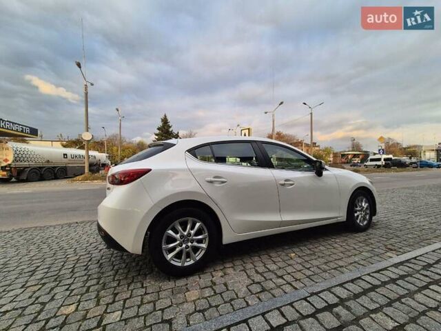 Белый Мазда 3, объемом двигателя 2 л и пробегом 199 тыс. км за 10999 $, фото 4 на Automoto.ua