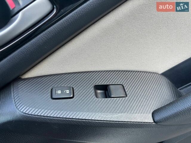 Білий Мазда 3, об'ємом двигуна 2 л та пробігом 76 тис. км за 12000 $, фото 21 на Automoto.ua