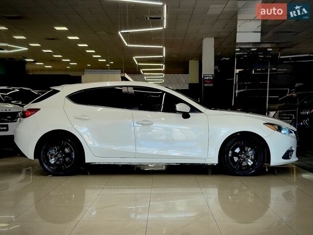 Белый Мазда 3, объемом двигателя 2 л и пробегом 199 тыс. км за 10899 $, фото 5 на Automoto.ua