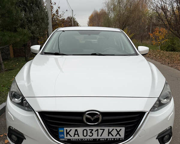 Белый Мазда 3, объемом двигателя 1.5 л и пробегом 120 тыс. км за 15000 $, фото 1 на Automoto.ua