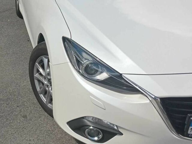 Білий Мазда 3, об'ємом двигуна 1.5 л та пробігом 115 тис. км за 14309 $, фото 1 на Automoto.ua