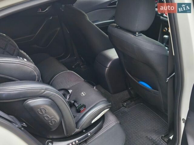 Белый Мазда 3, объемом двигателя 1.5 л и пробегом 66 тыс. км за 15500 $, фото 14 на Automoto.ua