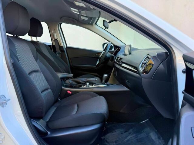 Белый Мазда 3, объемом двигателя 2 л и пробегом 97 тыс. км за 2404 $, фото 4 на Automoto.ua