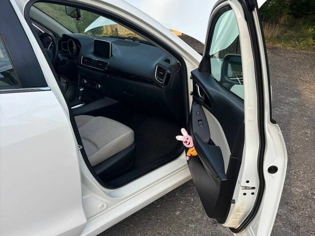 Білий Мазда 3, об'ємом двигуна 2 л та пробігом 76 тис. км за 12000 $, фото 9 на Automoto.ua