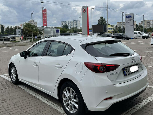 Белый Мазда 3, объемом двигателя 1.5 л и пробегом 45 тыс. км за 12999 $, фото 5 на Automoto.ua