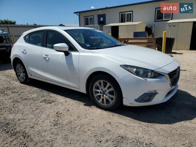 Белый Мазда 3, объемом двигателя 2 л и пробегом 81 тыс. км за 2600 $, фото 3 на Automoto.ua