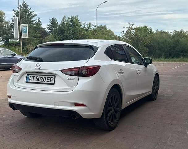 Белый Мазда 3, объемом двигателя 2 л и пробегом 96 тыс. км за 12000 $, фото 3 на Automoto.ua