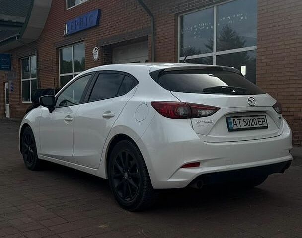 Белый Мазда 3, объемом двигателя 2 л и пробегом 96 тыс. км за 12000 $, фото 4 на Automoto.ua