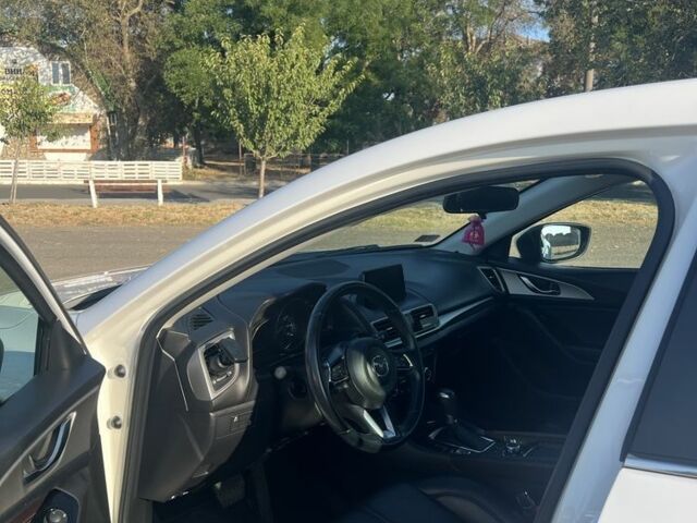 Белый Мазда 3, объемом двигателя 2 л и пробегом 154 тыс. км за 14950 $, фото 5 на Automoto.ua