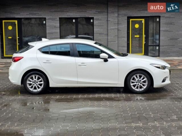 Белый Мазда 3, объемом двигателя 1.5 л и пробегом 54 тыс. км за 14499 $, фото 2 на Automoto.ua