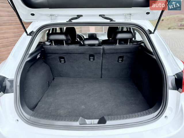 Белый Мазда 3, объемом двигателя 2.5 л и пробегом 139 тыс. км за 15500 $, фото 25 на Automoto.ua