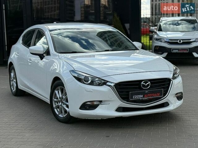 Белый Мазда 3, объемом двигателя 1.5 л и пробегом 54 тыс. км за 14000 $, фото 2 на Automoto.ua