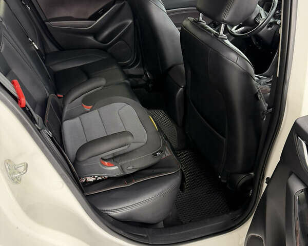 Белый Мазда 3, объемом двигателя 2.5 л и пробегом 120 тыс. км за 12900 $, фото 5 на Automoto.ua