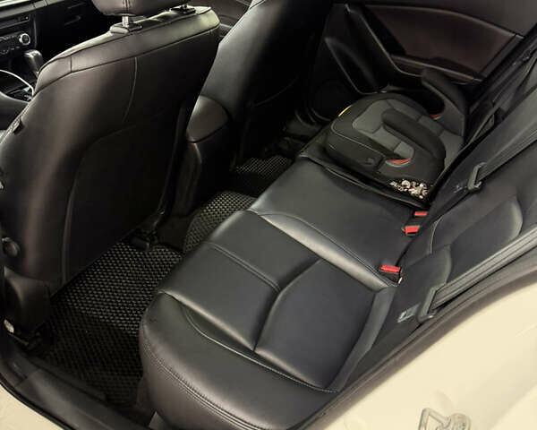 Белый Мазда 3, объемом двигателя 2.5 л и пробегом 120 тыс. км за 12900 $, фото 7 на Automoto.ua