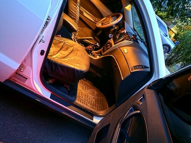 Білий Мазда 3, об'ємом двигуна 2.49 л та пробігом 90 тис. км за 12350 $, фото 44 на Automoto.ua