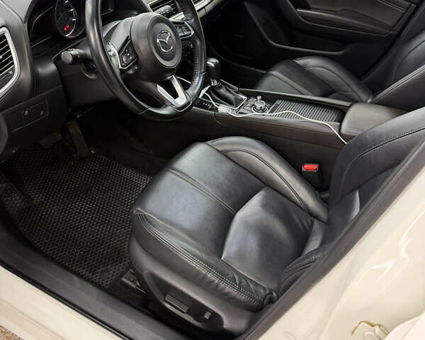 Белый Мазда 3, объемом двигателя 2.5 л и пробегом 120 тыс. км за 12900 $, фото 6 на Automoto.ua