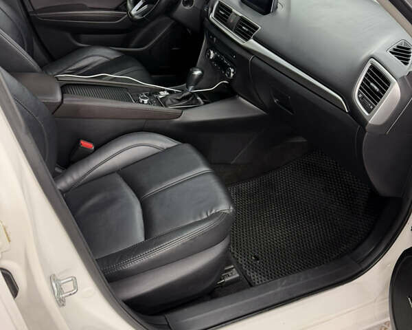 Белый Мазда 3, объемом двигателя 2.5 л и пробегом 120 тыс. км за 12900 $, фото 4 на Automoto.ua