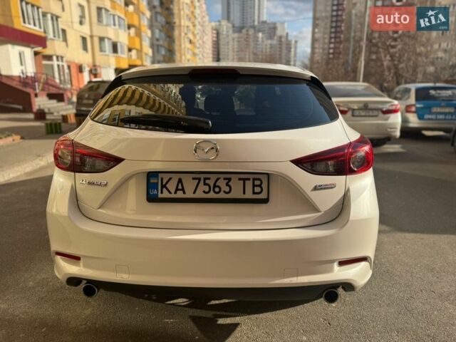 Білий Мазда 3, об'ємом двигуна 2.49 л та пробігом 71 тис. км за 15000 $, фото 4 на Automoto.ua