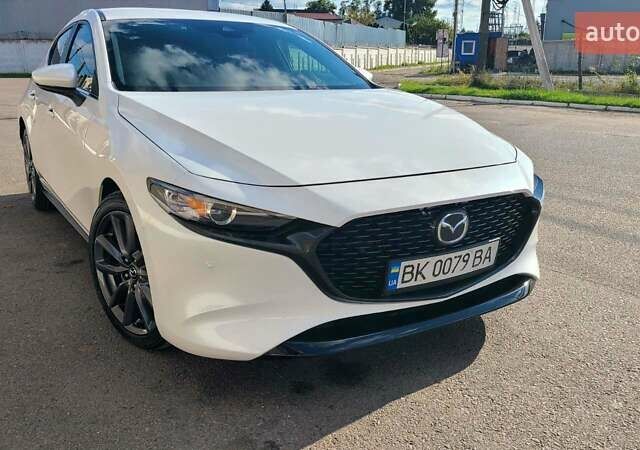 Белый Мазда 3, объемом двигателя 2.49 л и пробегом 55 тыс. км за 17200 $, фото 2 на Automoto.ua