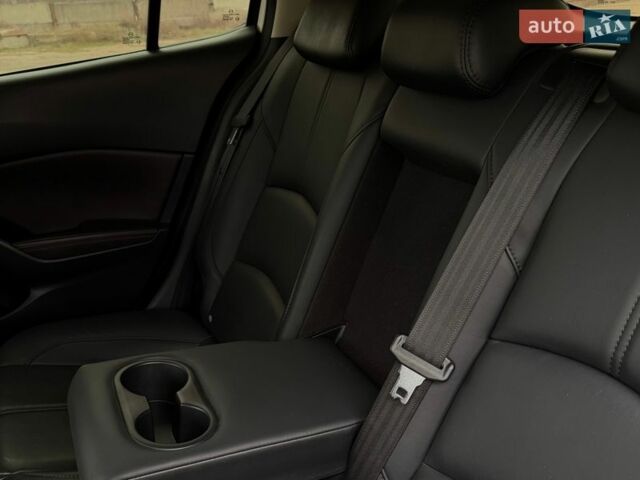 Белый Мазда 3, объемом двигателя 2.5 л и пробегом 61 тыс. км за 14000 $, фото 19 на Automoto.ua