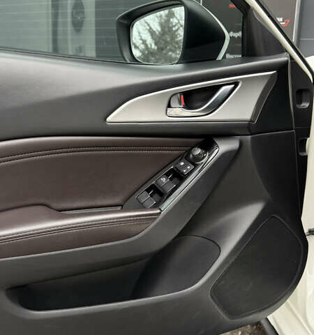 Белый Мазда 3, объемом двигателя 2.49 л и пробегом 91 тыс. км за 12800 $, фото 10 на Automoto.ua