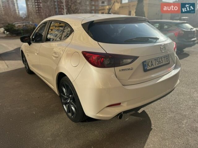 Білий Мазда 3, об'ємом двигуна 2.49 л та пробігом 71 тис. км за 15000 $, фото 6 на Automoto.ua