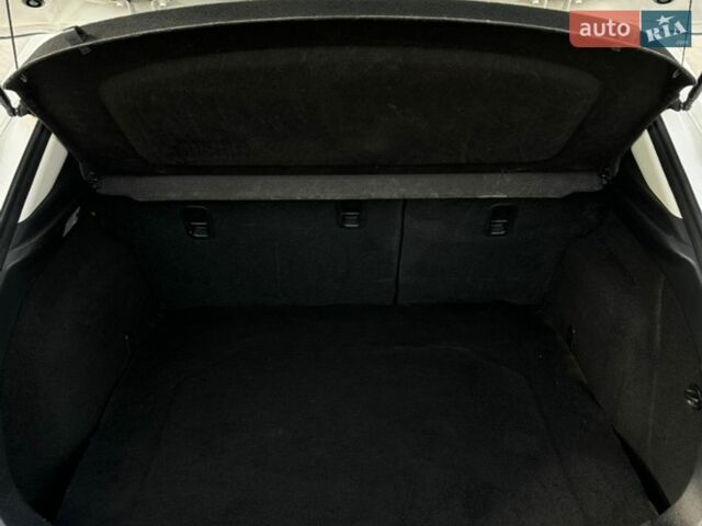 Белый Мазда 3, объемом двигателя 2.5 л и пробегом 92 тыс. км за 14000 $, фото 23 на Automoto.ua