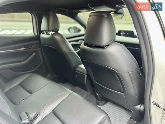 Білий Мазда 3, об'ємом двигуна 2.5 л та пробігом 81 тис. км за 16300 $, фото 18 на Automoto.ua