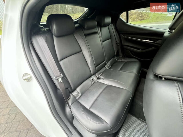 Білий Мазда 3, об'ємом двигуна 2.5 л та пробігом 81 тис. км за 16300 $, фото 16 на Automoto.ua
