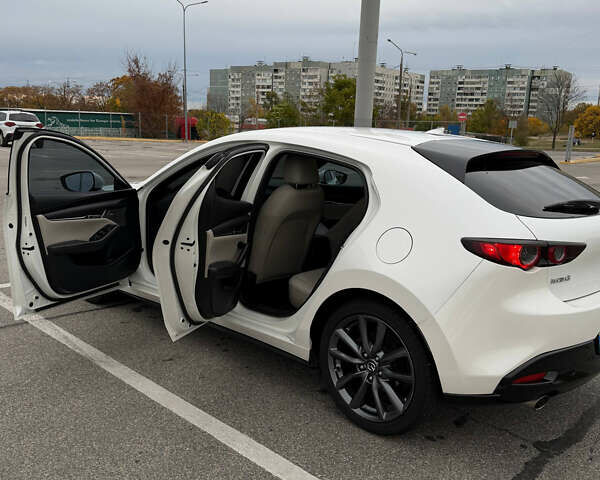 Білий Мазда 3, об'ємом двигуна 2.5 л та пробігом 143 тис. км за 16000 $, фото 6 на Automoto.ua