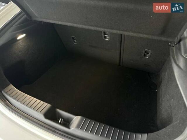 Белый Мазда 3, объемом двигателя 2.5 л и пробегом 57 тыс. км за 16440 $, фото 12 на Automoto.ua