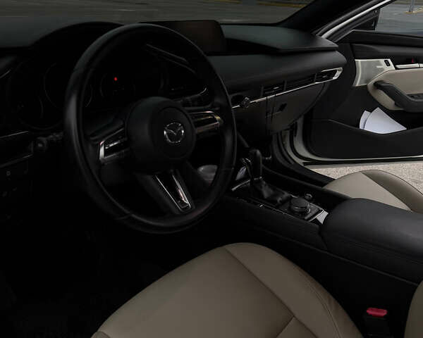 Білий Мазда 3, об'ємом двигуна 2.5 л та пробігом 143 тис. км за 16000 $, фото 7 на Automoto.ua