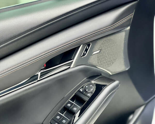 Білий Мазда 3, об'ємом двигуна 2.5 л та пробігом 81 тис. км за 16300 $, фото 34 на Automoto.ua