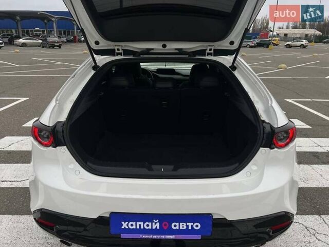 Білий Мазда 3, об'ємом двигуна 2.49 л та пробігом 85 тис. км за 15000 $, фото 8 на Automoto.ua