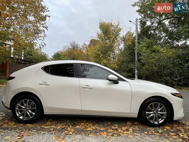 Мазда 3 2019 в Одессе на Automoto.ua Белый Мазда 3, объемом двигателя 2.49 л и пробегом 86 тыс. км за 14000 $, фото 4 на Automoto.ua