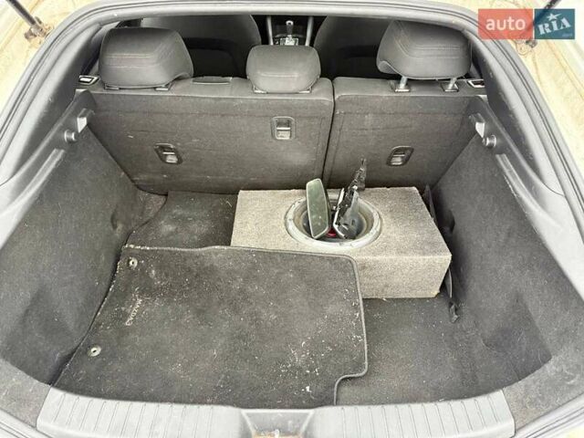 Білий Мазда 3, об'ємом двигуна 2.5 л та пробігом 93 тис. км за 10100 $, фото 15 на Automoto.ua