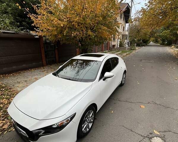 Мазда 3 2019 в Одессе на Automoto.ua Белый Мазда 3, объемом двигателя 2.49 л и пробегом 86 тыс. км за 14000 $, фото 2 на Automoto.ua