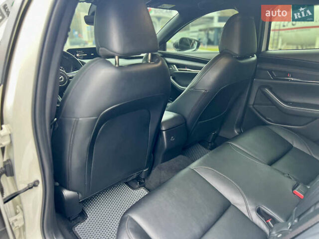 Білий Мазда 3, об'ємом двигуна 2.5 л та пробігом 81 тис. км за 16300 $, фото 17 на Automoto.ua