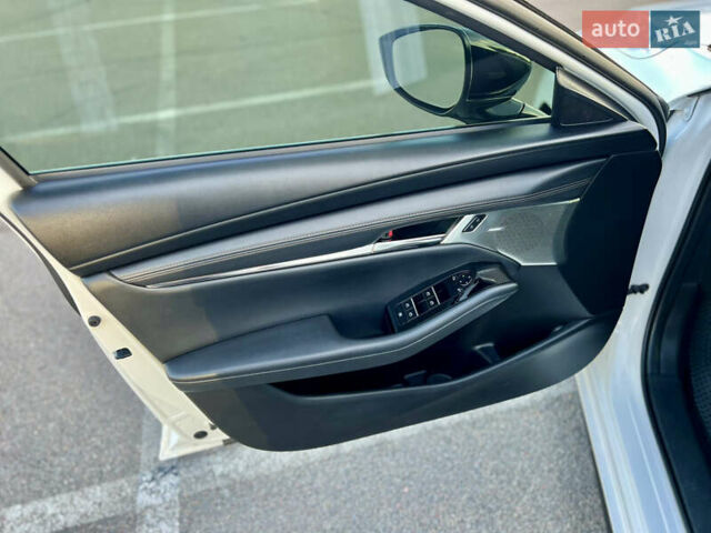 Белый Мазда 3, объемом двигателя 2.5 л и пробегом 81 тыс. км за 16200 $, фото 19 на Automoto.ua