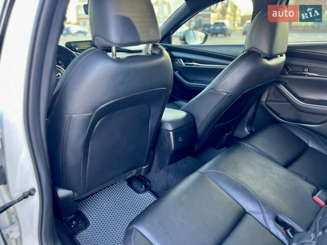 Белый Мазда 3, объемом двигателя 2.5 л и пробегом 81 тыс. км за 16200 $, фото 26 на Automoto.ua