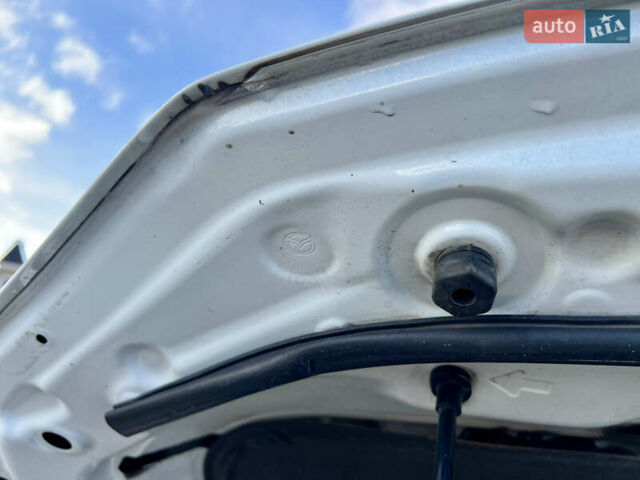 Белый Мазда 3, объемом двигателя 2.5 л и пробегом 81 тыс. км за 16200 $, фото 62 на Automoto.ua