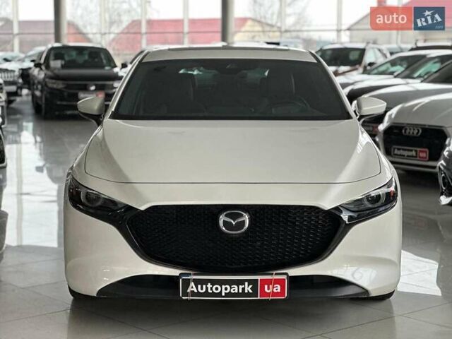 Белый Мазда 3, объемом двигателя 2.5 л и пробегом 57 тыс. км за 16440 $, фото 1 на Automoto.ua