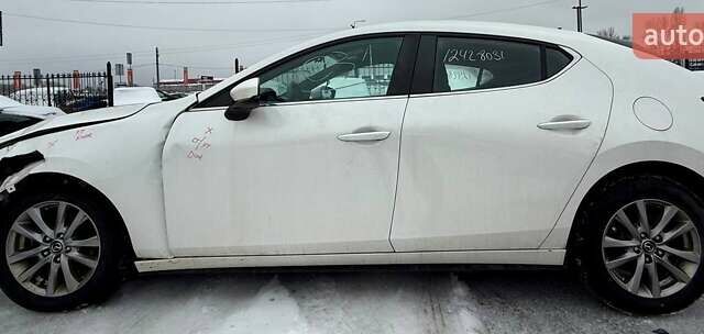 Білий Мазда 3, об'ємом двигуна 2.5 л та пробігом 93 тис. км за 10100 $, фото 7 на Automoto.ua