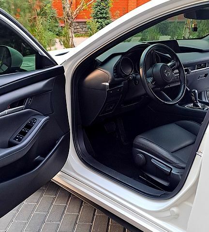 Білий Мазда 3, об'ємом двигуна 2.5 л та пробігом 14 тис. км за 16700 $, фото 8 на Automoto.ua