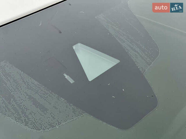 Білий Мазда 3, об'ємом двигуна 2.5 л та пробігом 81 тис. км за 16300 $, фото 67 на Automoto.ua