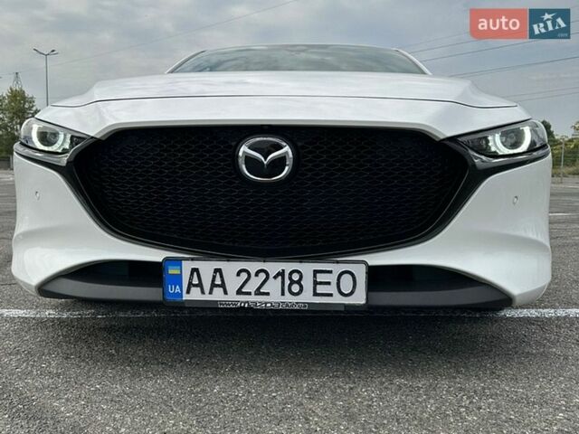 Белый Мазда 3, объемом двигателя 1.5 л и пробегом 85 тыс. км за 21000 $, фото 4 на Automoto.ua