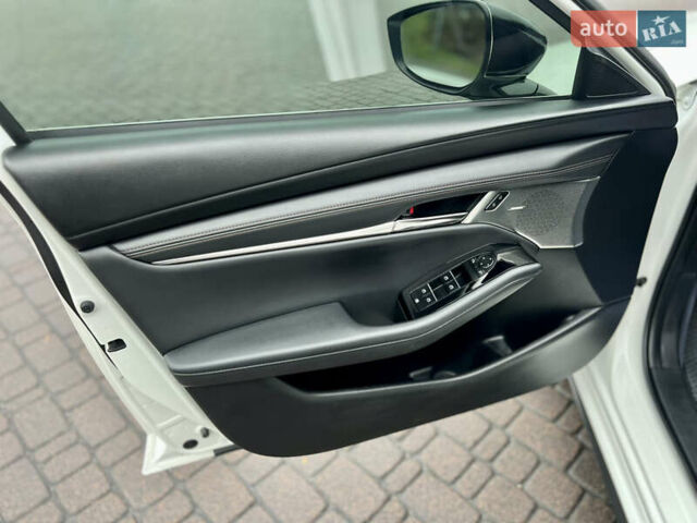 Білий Мазда 3, об'ємом двигуна 2.5 л та пробігом 81 тис. км за 16300 $, фото 35 на Automoto.ua