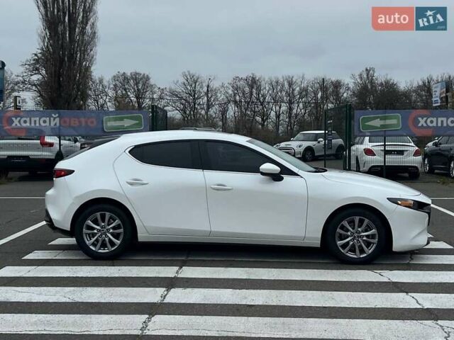 Білий Мазда 3, об'ємом двигуна 2.49 л та пробігом 85 тис. км за 15000 $, фото 3 на Automoto.ua