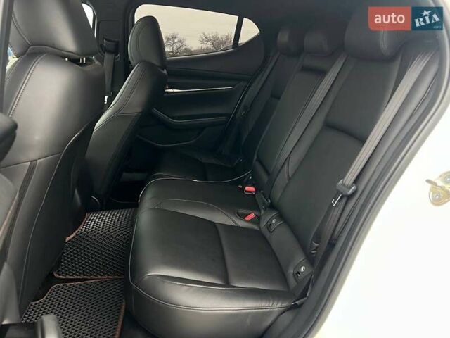 Білий Мазда 3, об'ємом двигуна 2.49 л та пробігом 85 тис. км за 15000 $, фото 19 на Automoto.ua